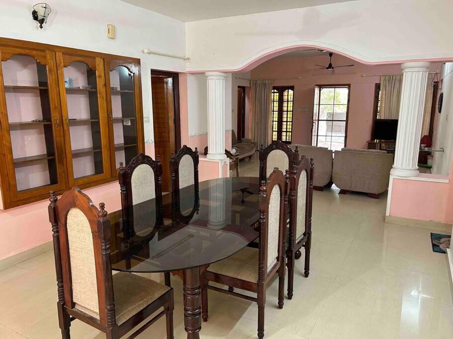 La Casa Trivandrum 4 Bhk Ac Luxury Villa At City Centre, Just 6 Kms To Airport Thiruvananthapuram ภายนอก รูปภาพ