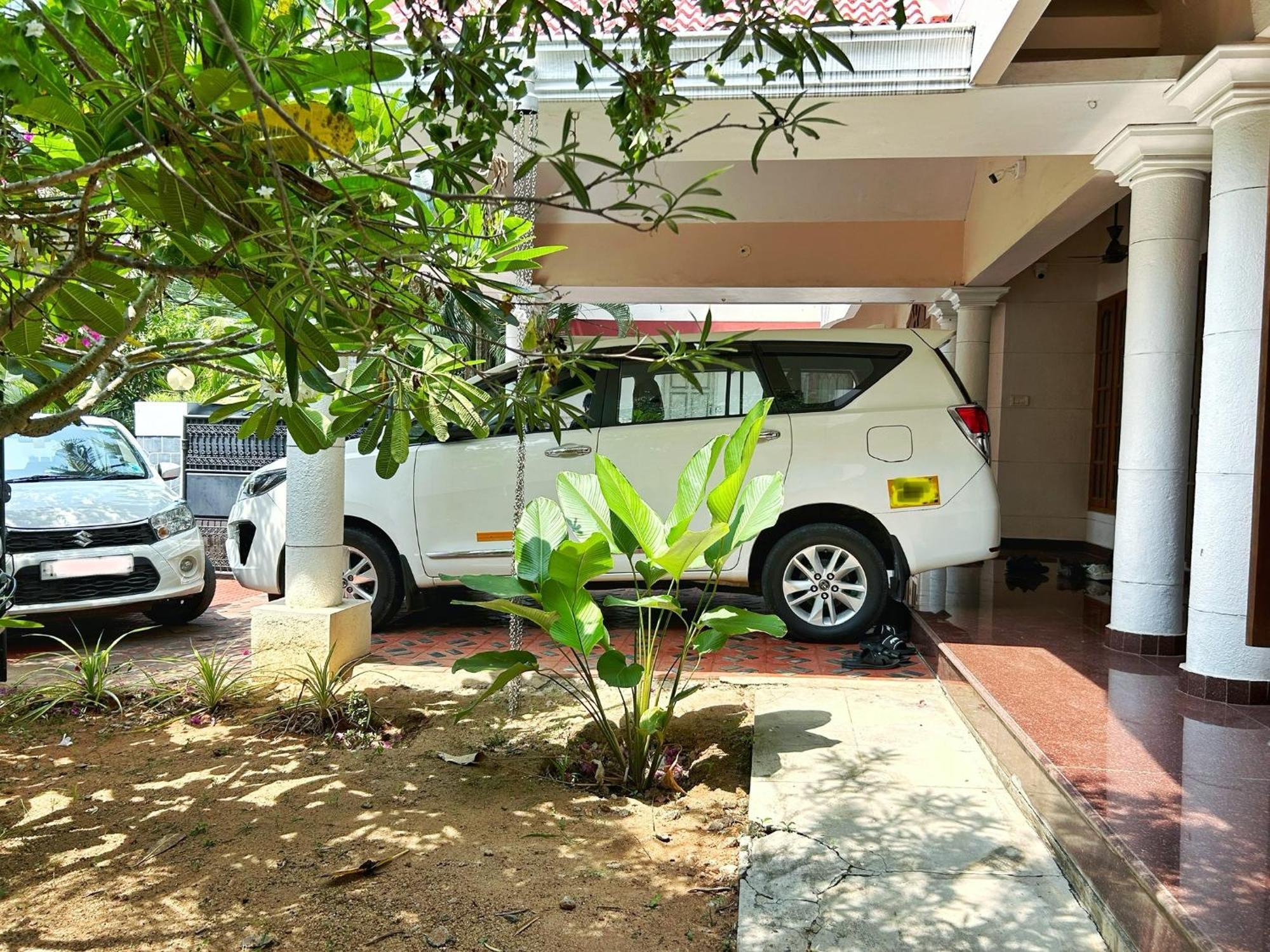 La Casa Trivandrum 4 Bhk Ac Luxury Villa At City Centre, Just 6 Kms To Airport Thiruvananthapuram ภายนอก รูปภาพ